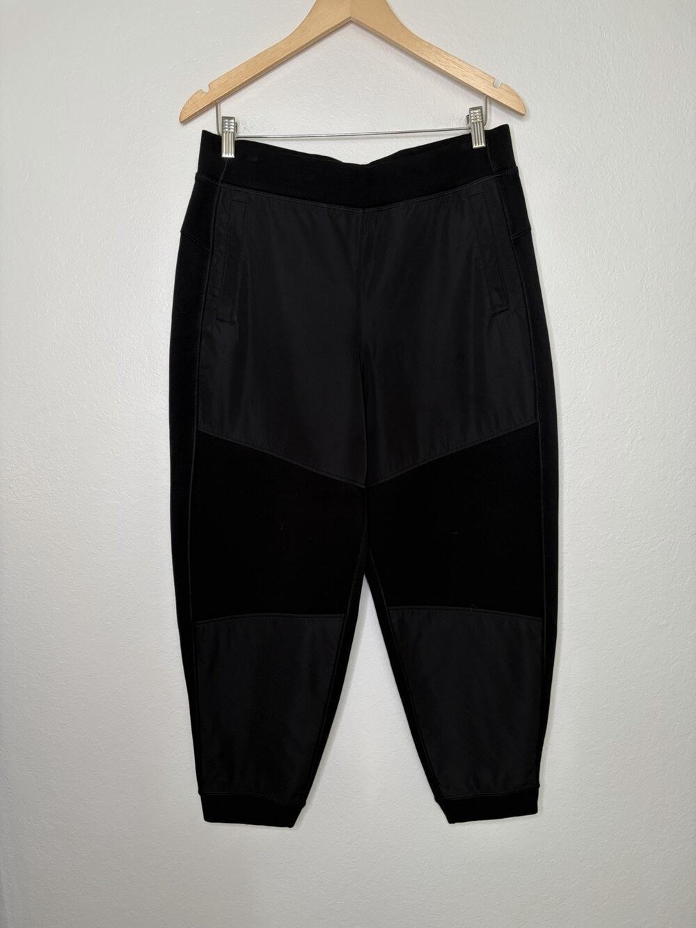 Athleta Get Set Hybrid Jogger in Black Size Large Urban Techwear